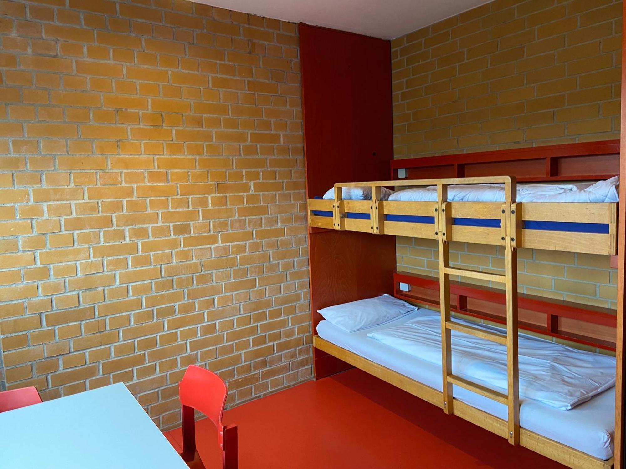 Vierbettzimmer mit Gemeinschaftsbad
