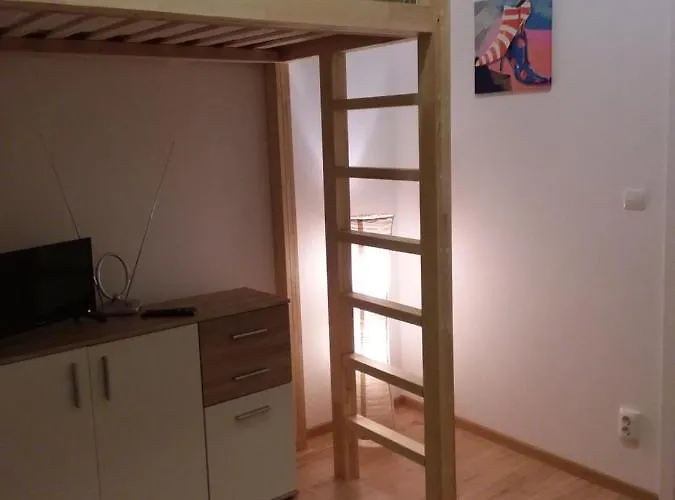 Hostel Living In The Box Berlin